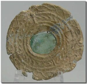 Romain - Objet en plomb et pâte de verre - IIIème-IVème siècle ap. J.-C.