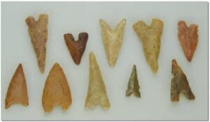 Néolithique - Lot de 10 pointes de flèche en silex