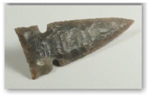 Préhistoire - Amérindienne - Idaho - Pointe de flèche - 2600-1700 ans av. J.-C. Préhistoire - Amérindienne - Idaho - Pointe de flèche - 2600-1700 ans av. J.-C.