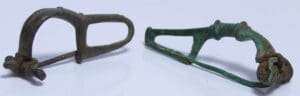 Romain - Lot de 2 fibules en bronze - 100-200 ap. J.-C.