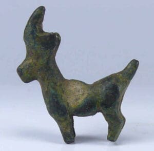 Proche Orient - Iran - Cervidé en bronze - 700 / 900 ap. J.-C. Proche Orient - Iran - Cervidé en bronze - 700 / 900 ap. J.-C.
