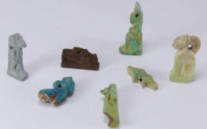 Egypte - Basse époque - Lot de 7 amulettes en fritte - 633-332 av. J.-C. (26ème-30ème dynastie)
