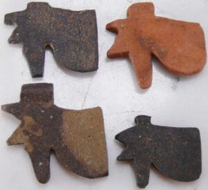 Egypte - Basse époque - Lot de 4 yeux oudjat en pierre - 633-332 av. J.-C. (26ème-30ème dynastie)