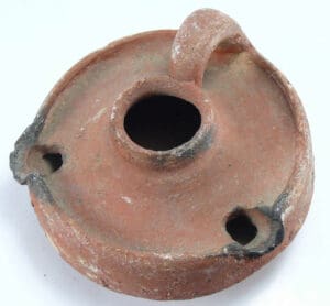 Romain - Lampe à huile en terre cuite (2 becs) - 3ème-5ème siècle Romain - Lampe à huile en terre cuite (2 becs) - 3ème-5ème siècle