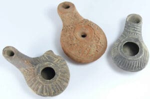 Egypte - Epoque romain - Lot de trois lampes à huile - 1er-3ème siècle Egypte - Epoque romain - Lot de trois lampes à huile - 1er-3ème siècle