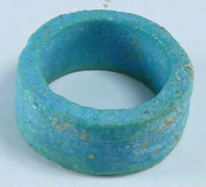 Egypte - Basse époque - Bague en fritte - 633-332 av. J.-C. (26ème-30ème dynastie) Egypte - Basse époque - Bague en fritte - 633-332 av. J.-C. (26ème-30ème dynastie)