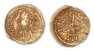 Mérovingiens - Triens d'or buste stylisé de Justinien (VIe siècle). Mérovingiens - Triens d'or buste stylisé de Justinien (VIe siècle).