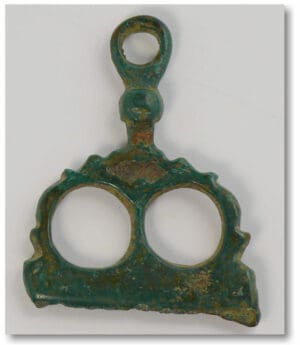 Romain - Rasoir en bronze - IIe-IVe siècle ap. J.-C.