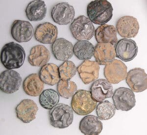Lot de 30 potins et bronze gaulois