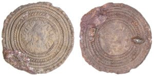 Viking - Importante fibule en étain monnétiforme à l'effigie de Louis 1er Viking - Importante fibule en étain monnétiforme à l'effigie de Louis 1er