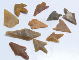 Néolithique - Lot de 10 pointes de flèche en silex