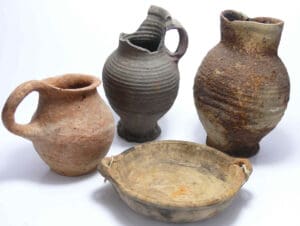 Flandre - Lot de 4 objets en terre cuite - 12ème/18ème siècle