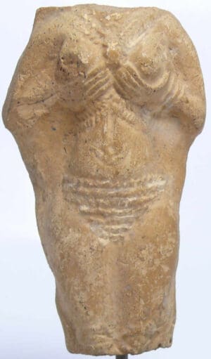 Iran - Période médio-Elamite - Statuette de femme en terre cuite - 1500-1100 av. J.-C. Iran - Période médio-Elamite - Statuette de femme en terre cuite - 1500-1100 av. J.-C.