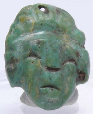Précolombien - Mexique - Maya - Tête en pierre - 200-500 ap. J.-C. Précolombien - Mexique - Maya - Tête en pierre - 200-500 ap. J.-C.