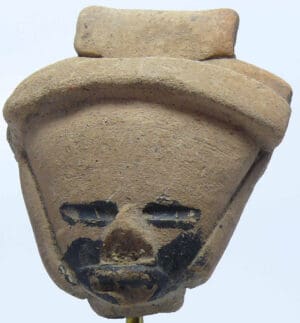Précolombien - Veracruz - Mexique - Tête en terre cuite - 500-900 ap. J.-C. Précolombien - Veracruz - Mexique - Tête en terre cuite - 500-900 ap. J.-C.
