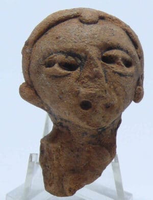 Précolombien - Olmèque - Mexique - Tête en terre cuite - 700 - 500 av. J.-C. Précolombien - Olmèque - Mexique - Tête en terre cuite - 700 - 500 av. J.-C.
