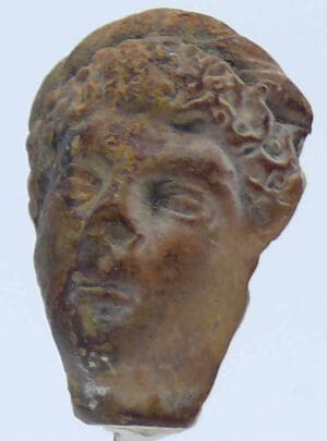 Grande Grèce - Tête  en terre cuite - 500-400 av. J.-C.