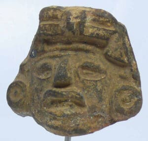 Précolombien - Amérique centrale - Tête en terre cuite - 500-800 ap J.-C. Précolombien - Amérique centrale - Tête en terre cuite - 500-800 ap J.-C.