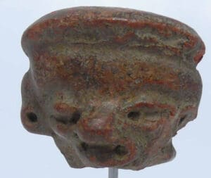 Précolombien - Amérique centrale - Tête en terre cuite - 500-800 ap J.-C. Précolombien - Amérique centrale - Tête en terre cuite - 500-800 ap J.-C.