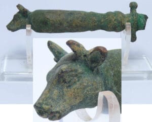 Romain - Moyen orient - Manche de dague en bronze - 100-200 ap. J.-C. Romain - Moyen orient - Manche de dague en bronze - 100-200 ap. J.-C.