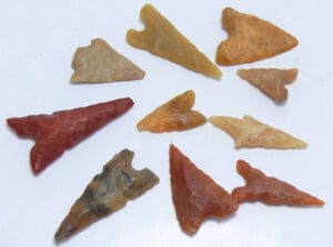 Néolithique - Lot de 10 pointes de flèche en silex