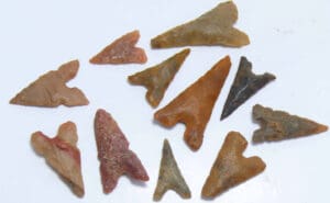 Néolithique - Lot de 10 pointes de flèche en silex