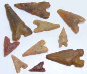 Néolithique - Lot de 10 pointes de flèche en silex