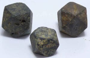Romain - Lot de dés en bronze - 100-400 av. J.-C. Romain - Lot de dés en bronze - 100-400 av. J.-C.