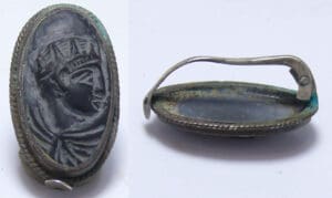 Fin empire romain - Camée en obsidienne montée sur une broche en argent - 400 / 600 ap. J.-C.