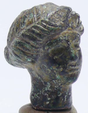 Romain - Tête de femme en bronze - 300 / 200 av. J.-C.