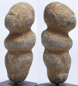 Précolombien - Costa Rica - Idole en calcite - 500 av. J.-C. / 500 ap. J.-C. Précolombien - Costa Rica - Idole en calcite - 500 av. J.-C. / 500 ap. J.-C.