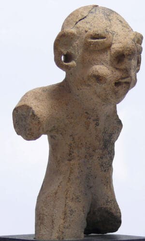 Précolombien - Statue en terre cuite - 1000 av. J.-C. Précolombien - Statue en terre cuite - 1000 av. J.-C.