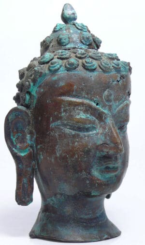 Asie - Grande tête de Boudha - 1700 / 1800 ap. J.-C. Asie - Grande tête de Boudha - 1700 / 1800 ap. J.-C.