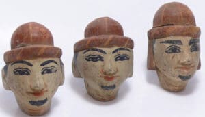 Asie - Têtes sculptées en bois, poupées de théatre - 1900 environ Asie - Têtes sculptées en bois, poupées de théatre - 1900 environ