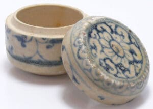 Asie - Vietnam - Dynastie Ming - Boite à parfum, provenant de l'épave Hoï An - 1600 / 1500 Asie - Vietnam - Dynastie Ming - Boite à parfum, provenant de l'épave Hoï An - 1600 / 1500