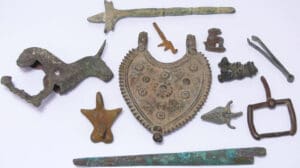 Lot de 11 objets en bronze - Périodes diverses Lot de 11 objets en bronze - Périodes diverses