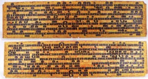 Asie - Birmanie - Manuscrit dit "Kammavaca" sur plaque en bambou doré - environ 1880 Asie - Birmanie - Manuscrit dit "Kammavaca" sur plaque en bambou doré - environ 1880