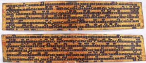 Asie - Birmanie - Manuscrit dit "Kammavaca" sur plaque en bambou doré - environ 1880 Asie - Birmanie - Manuscrit dit "Kammavaca" sur plaque en bambou doré - environ 1880