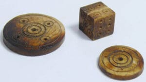 Romain - Lot de 3 éléments de jeu en os ou ivoire - 100 / 200 ap. J.-C.
