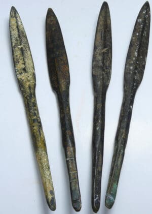 Gréco romain - Lot de 4 pointes de javelot en bronze - 200 av. J.-C. / 100 ap. J.-C. Gréco romain - Lot de 4 pointes de javelot en bronze - 200 av. J.-C. / 100 ap. J.-C.