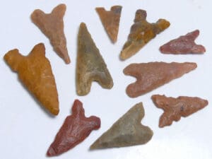 Néolithique - Lot de 10 pointes de flèche en silex