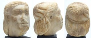 Grèce - Moyen Orient - Tête de femme en marbre - 500 / 400 av. J.-C. Grèce - Moyen Orient - Tête de femme en marbre - 500 / 400 av. J.-C.