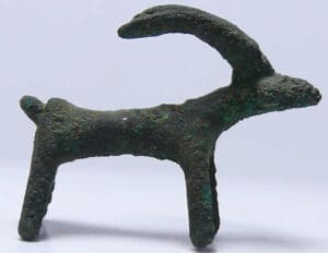 Proche Orient - Luristan - Iran - Bouquetin en bronze - 1000 av. J.-C. Proche Orient - Luristan - Iran - Bouquetin en bronze - 1000 av. J.-C.