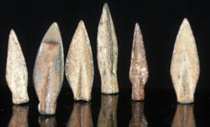Egypte - Basse époque - Lot de 6 pointes de flèche en bronze - 664 / 332 av. J.-C. (26ème-30ème dynastie)