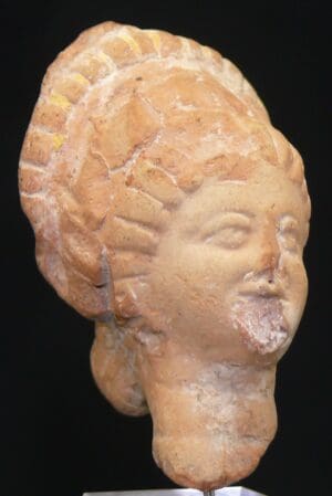 Grèce - Tête en terre cuite - 200 / 100 av. J.-C. Grèce - Tête en terre cuite - 200 / 100 av. J.-C.