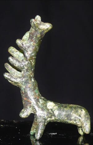 Proche Orient - Luristan - Iran - Cervidé en bronze - 1000 av. J.-C. Proche Orient - Luristan - Iran - Cervidé en bronze - 1000 av. J.-C.