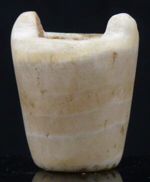 Proche Orient - Vase à onguents en albâtre - 1000 av. J.-C. Proche Orient - Vase à onguents en albâtre - 1000 av. J.-C.