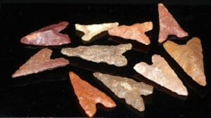 Néolithique - Lot de 10 pointes de flèche en silex