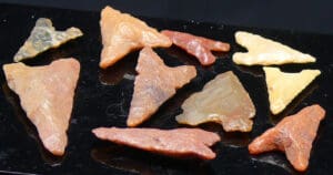 Néolithique - Lot de 10 pointes de flèche en silex