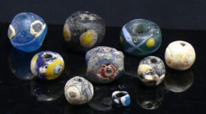 Phénicie - Lot de 10 perles en pâte de verre - 1000 / 700 av. J.-C. Phénicie - Lot de 10 perles en pâte de verre - 1000 / 700 av. J.-C.